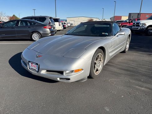 Used 2004 Chevrolet Corvette Convertible w/ Preferred Equipment Group RWD image 15