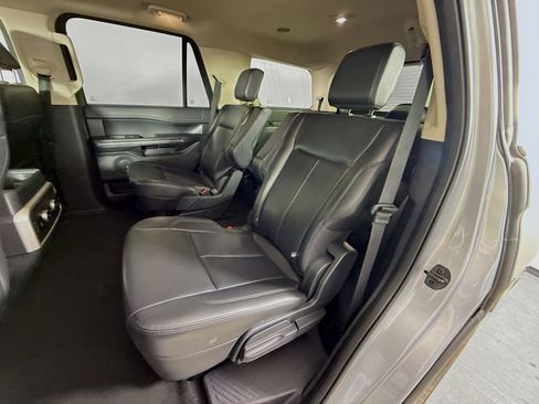 Used 2024 Ford Expedition XLT image 29