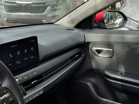 Used 2025 Kia K4 LXS image 33