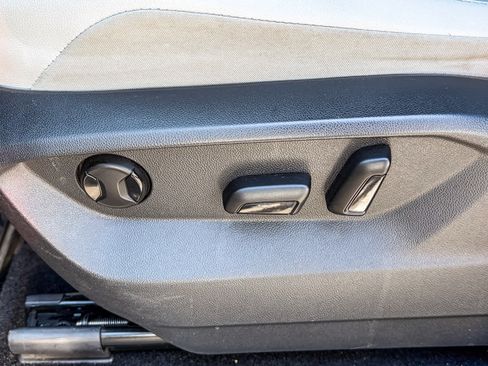 Used 2019 Volkswagen Tiguan SE FWD image 20