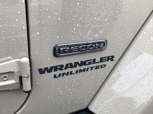Used 2017 Jeep Wrangler Unlimited Rubicon image 5