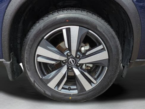 Used 2024 Nissan Rogue SL AWD/4WD image 10