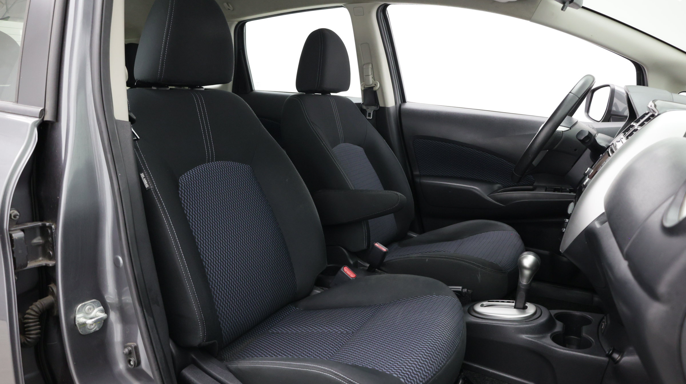 Used 2018 Nissan Versa Note SV FWD image 38
