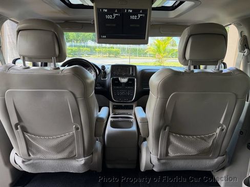 Used 2013 Chrysler Town & Country Limited w/ Luxury Group FWD image 44