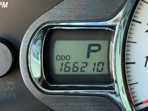 Used 2011 Toyota Sienna SE w/ Preferred Pkg image 10