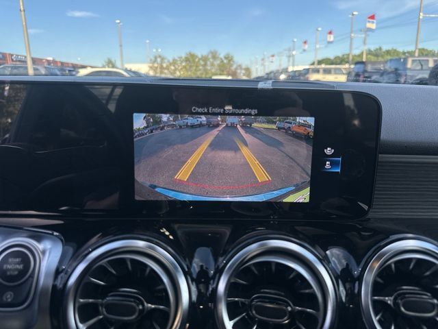 Used 2023 Mercedes-Benz GLB 250 4MATIC w/ Premium Package image 25