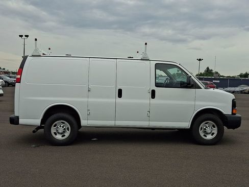 Used 2015 Chevrolet Express 2500 RWD image 7