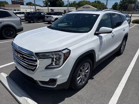 Used 2022 GMC Terrain SLT w/ Infotainment Package II image 2