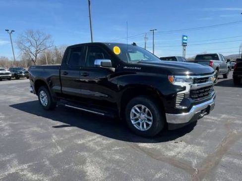 Used 2023 Chevrolet Silverado 1500 LT AWD/4WD image 2
