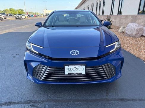 Used 2025 Toyota Camry XLE AWD/4WD image 9