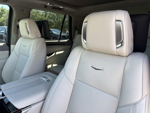 New 2026 Cadillac Escalade Platinum Luxury w/ LPO, Radiant Package AWD/4WD image 22