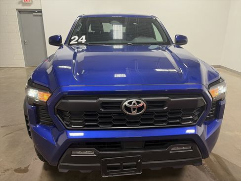 Used 2024 Toyota Tacoma TRD Off-Road image 36