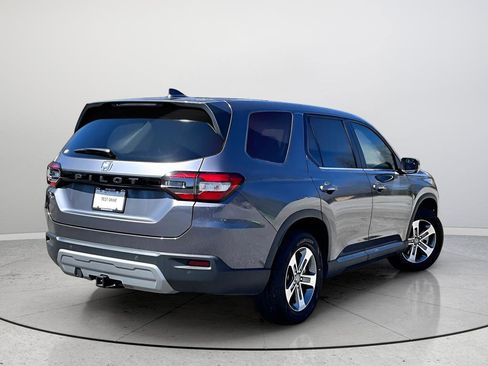 Used 2025 Honda Pilot EX-L image 6