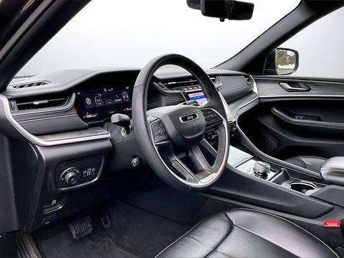 Certified 2024 Jeep Grand Cherokee L Limited w/ Luxury Tech Group II image 20