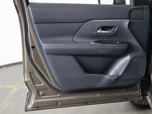 Used 2025 Nissan Kicks SR FWD image 11