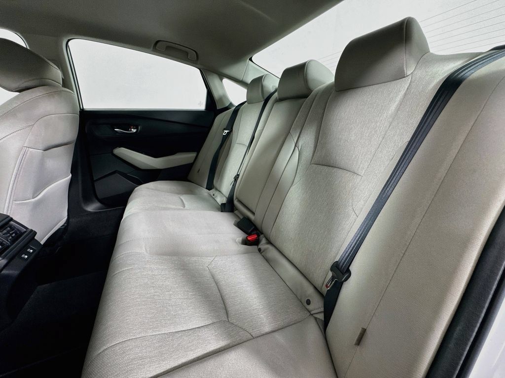 Used 2025 Honda Accord SE image 32