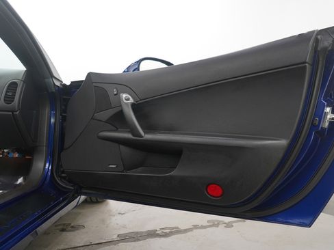 Used 2005 Chevrolet Corvette Convertible w/ Preferred Equipment Group image 9