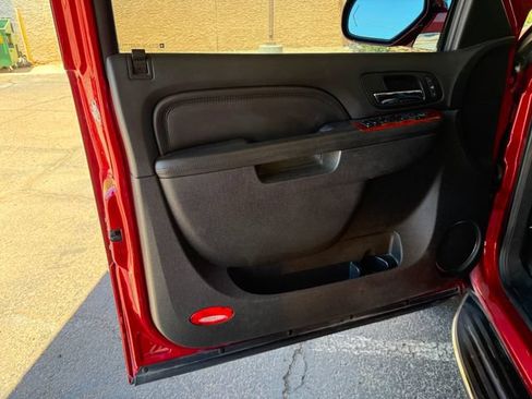 Used 2013 Cadillac Escalade AWD image 26