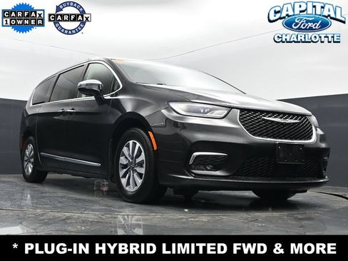 Used 2023 Chrysler Pacifica Limited FWD image 21