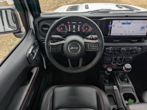 Used 2024 Jeep Wrangler Unlimited Rubicon image 15