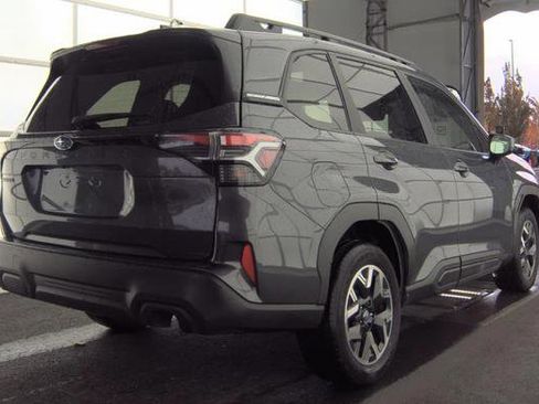 Used 2025 Subaru Forester Premium image 4