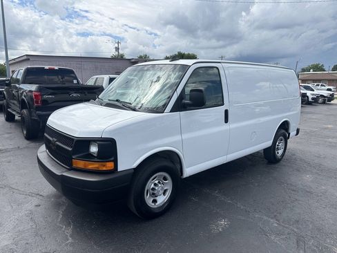 Used 2017 Chevrolet Express 2500 RWD image 2