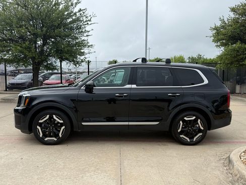 Used 2025 Kia Telluride S image 2