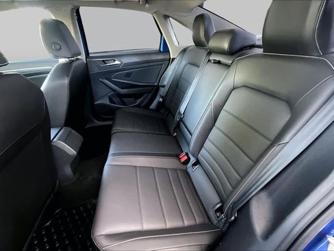 Used 2024 Volkswagen Jetta SE w/ Panoramic Sunroof Package FWD image 21