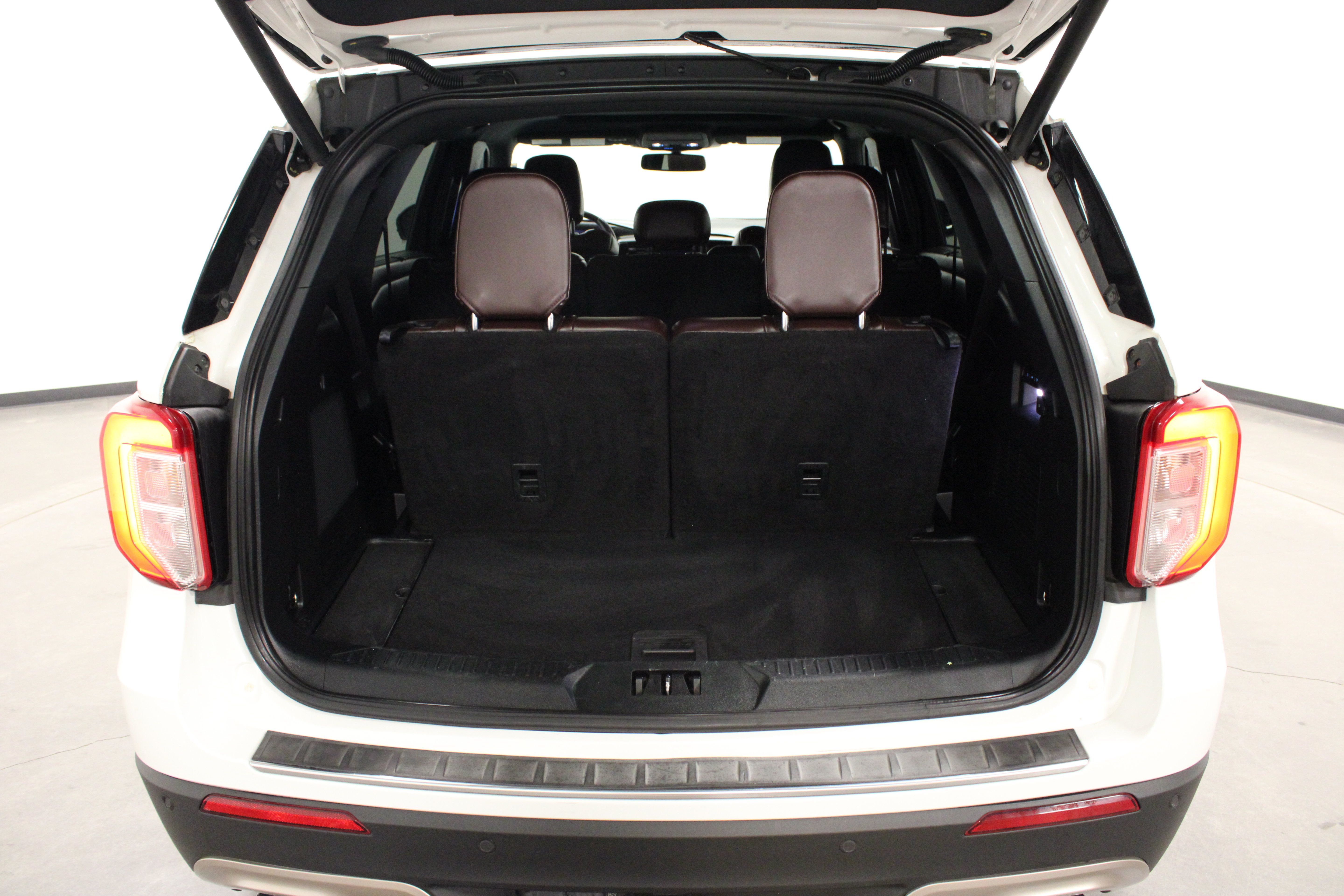 Used 2020 Ford Explorer Platinum w/ Premium Technology Package AWD/4WD image 14