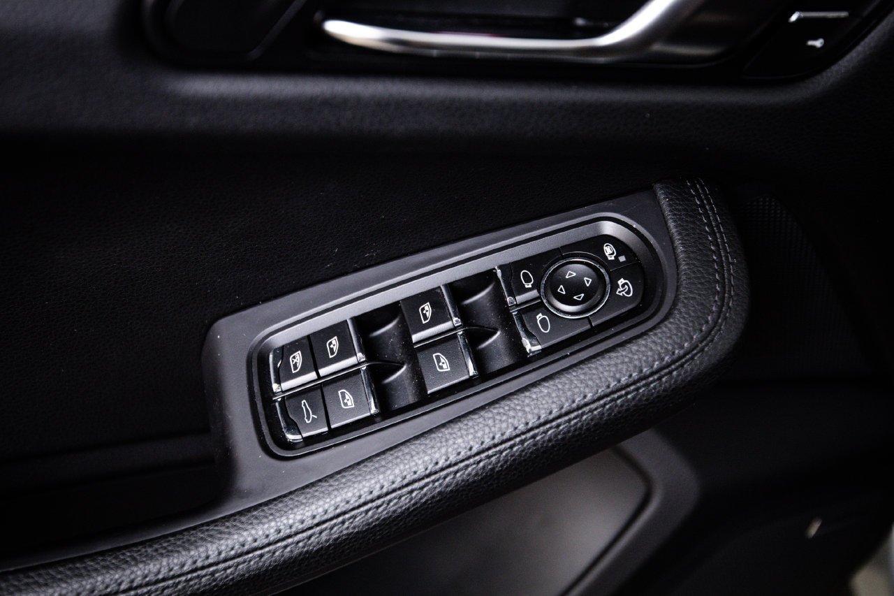 Certified 2021 Porsche Macan AWD/4WD image 22
