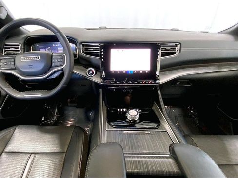 Used 2024 Jeep Wagoneer L Series II RWD image 15