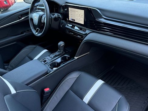 New 2026 Toyota Camry Hybrid FWD image 17