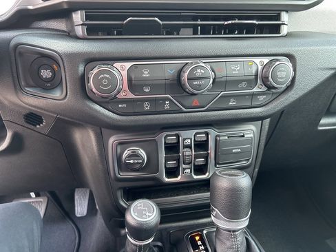 New 2025 Jeep Gladiator Sport image 23