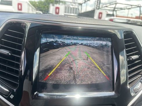 Used 2019 Jeep Cherokee Limited AWD/4WD image 22