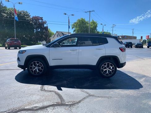 Used 2024 Jeep Compass Limited AWD/4WD image 4