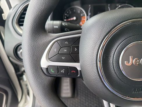 Used 2023 Jeep Renegade Latitude AWD/4WD image 9