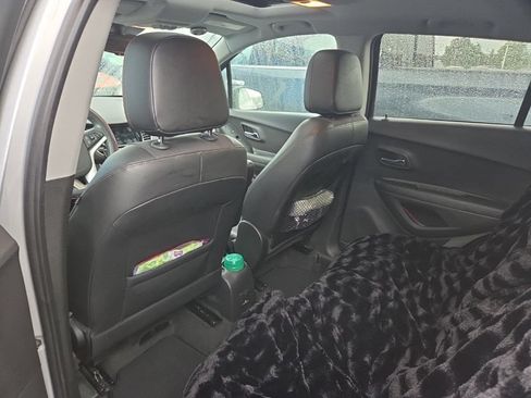 Used 2019 Chevrolet Trax LT w/ Sun & Sound Package FWD image 7