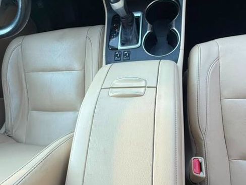 Used 2018 Toyota Highlander XLE AWD/4WD image 7