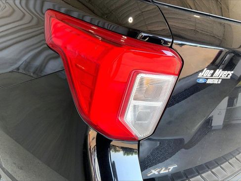 Used 2021 Ford Explorer XLT image 13