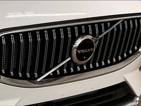 Used 2022 Volvo XC60 B5 Inscription w/ Advanced Package image 31