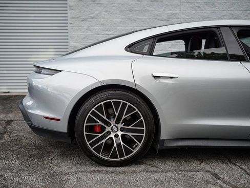 Used 2021 Porsche Taycan 4S w/ Premium Package image 16