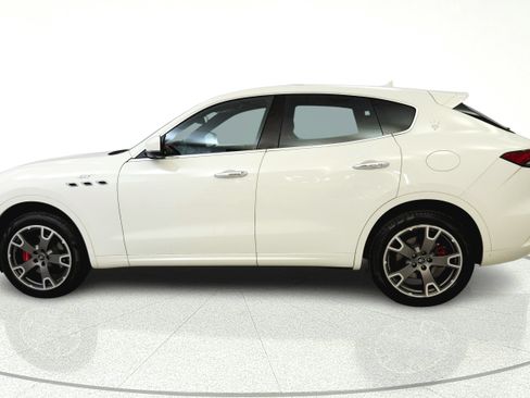Used 2023 Maserati Levante GT AWD/4WD image 4