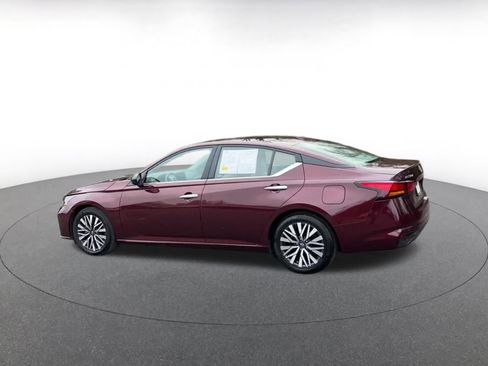 Used 2025 Nissan Altima 2.5 SV image 10