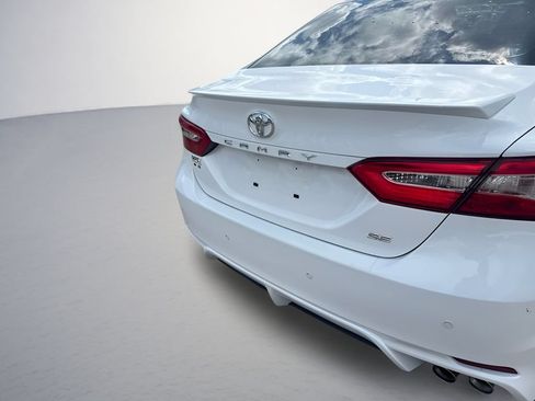 Used 2020 Toyota Camry SE FWD image 29