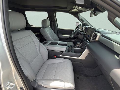Used 2025 Toyota Tundra Limited AWD/4WD image 10