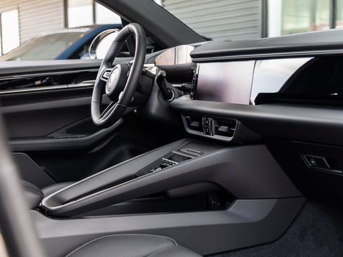 New 2026 Porsche Macan 4 Electric AWD/4WD image 46