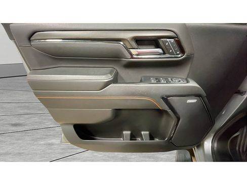 Used 2024 GMC Sierra 2500 AT4 image 9