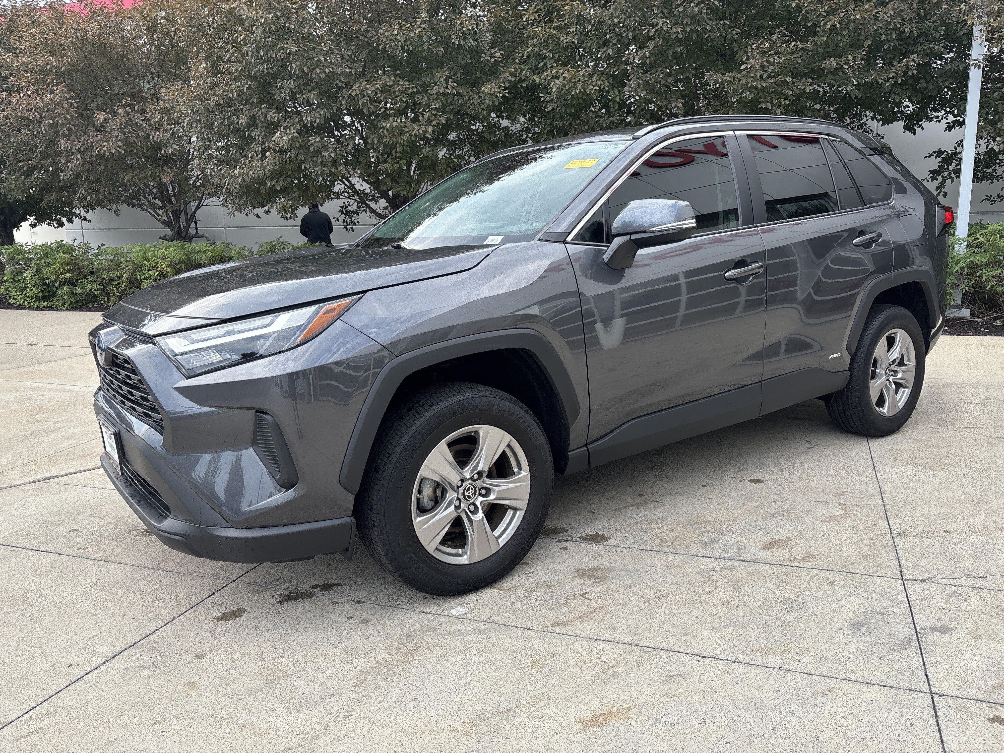 Used 2023 Toyota RAV4 LE AWD/4WD image 3