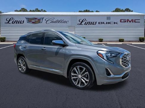 Used 2019 GMC Terrain Denali w/ Driver Alert Package II FWD image 2