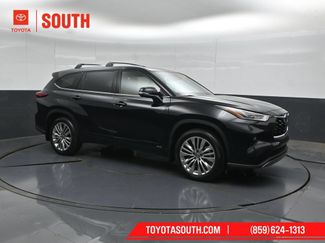 Used 2023 Toyota Highlander Platinum AWD/4WD video 1